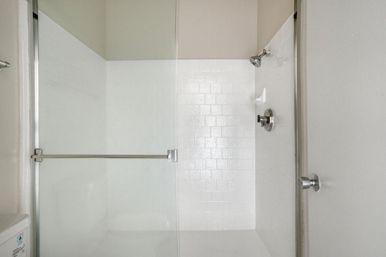 Beverly Hills 1br W Pool Gym Nr Restaurants Lax-1082
