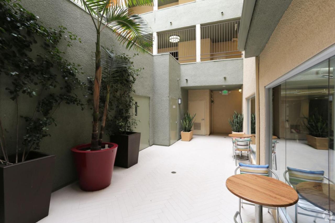 Beverly Hills 1br W Pool Gym Nr Restaurants Lax-1082